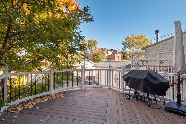 Building Photo - Charming Victorian Lafayette Square town home