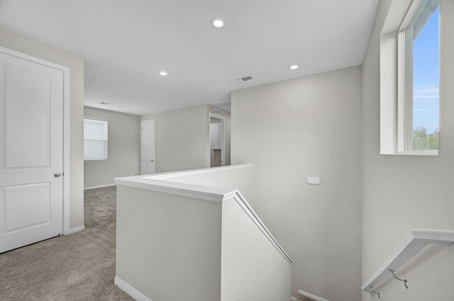 Building Photo - Summerlin gated community 4 bedroom 3 baths