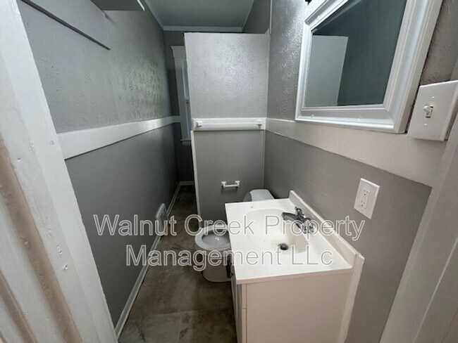 Building Photo - 229 Gates Ave