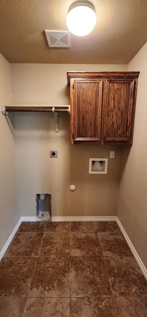 Building Photo - Beautiful 2 Bedroom / 2 Bath Duplex – Off ...