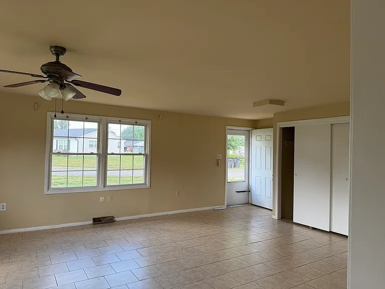 Building Photo - 121 Woodgate Cir