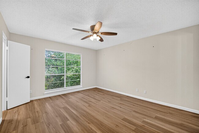 Building Photo - 6547 Bayou Glen Rd