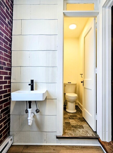 Building Photo - 221 Arch St