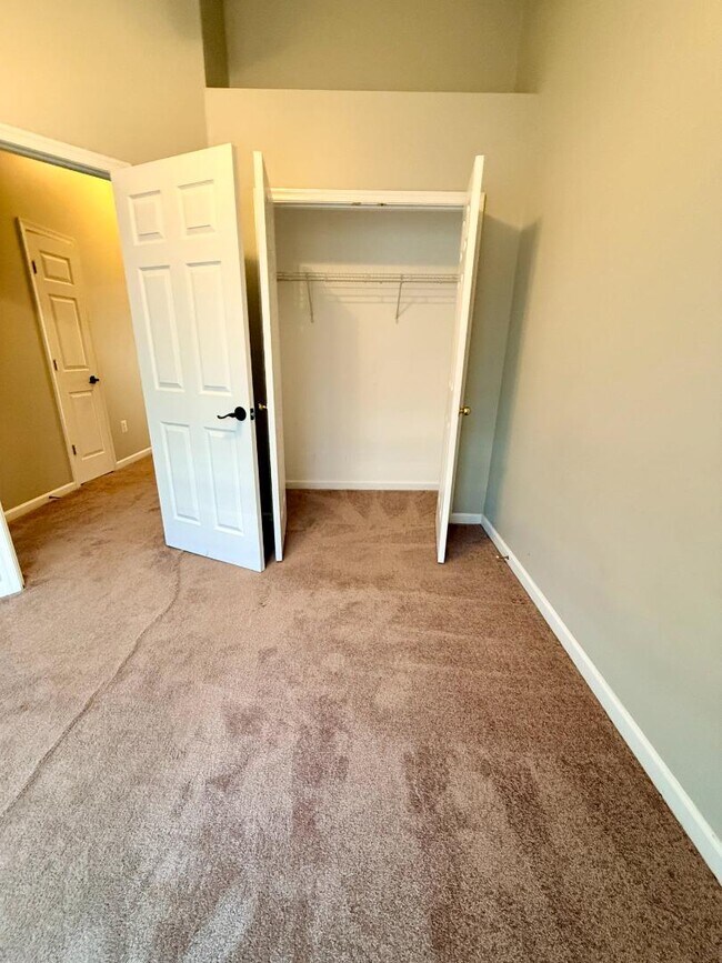 Building Photo - 838 Lowe Rd