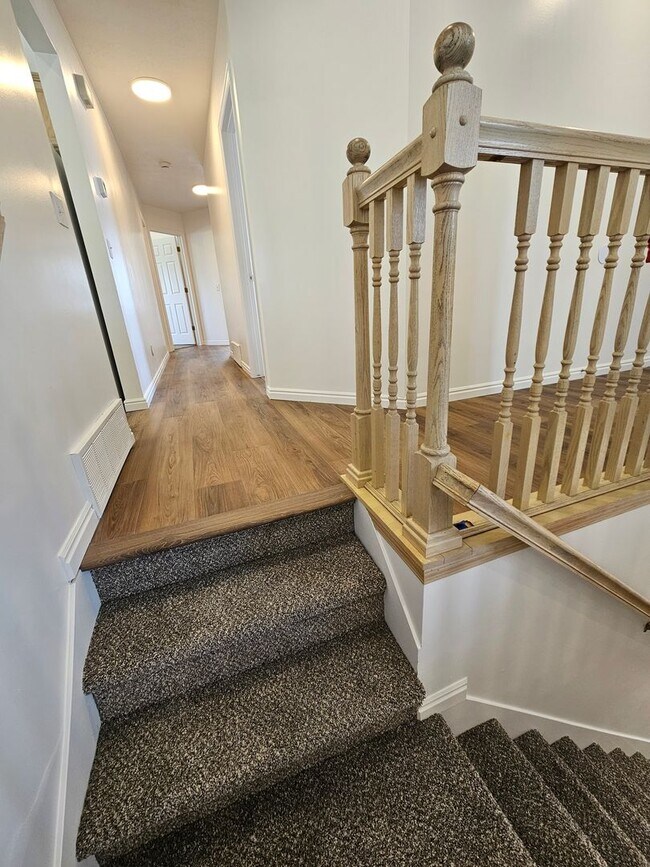 Building Photo - Beautifully Remodeled 4 Bed / 2 Bath Home in Stansbury Park