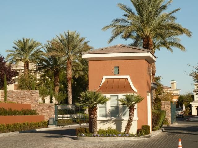 Building Photo - Gorgeous Summerlin 2 Bedroom, 2 Bathroom C...