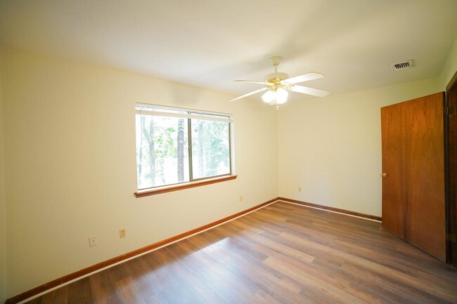 Building Photo - 1820 Nicklaus Dr