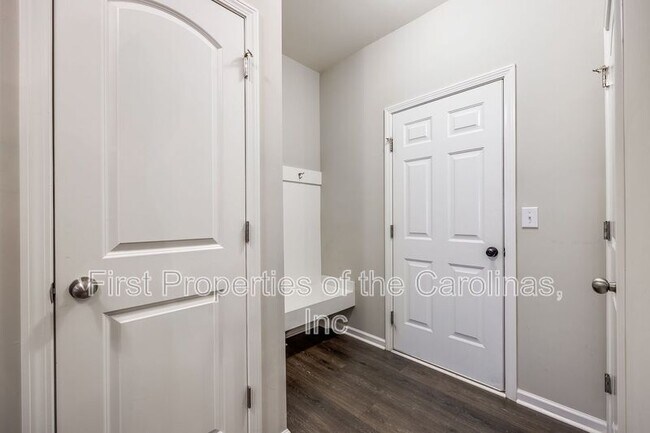 Building Photo - 7545 Hartsfield Dr