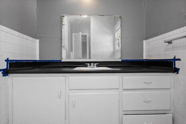 Building Photo - 2402 Avenue U