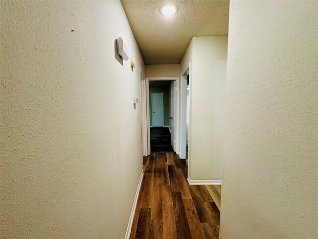 Building Photo - 2523 Woodbough Dr