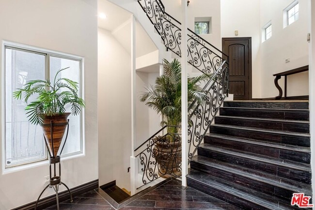 Building Photo - 3030 Passmore Dr