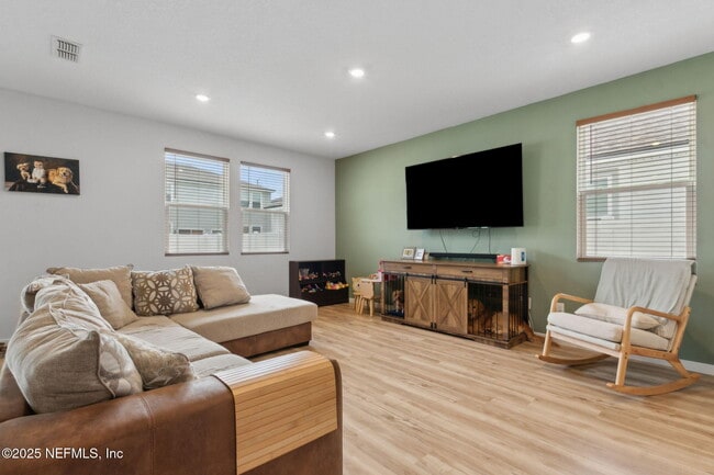Building Photo - 14753 Cashew Ave