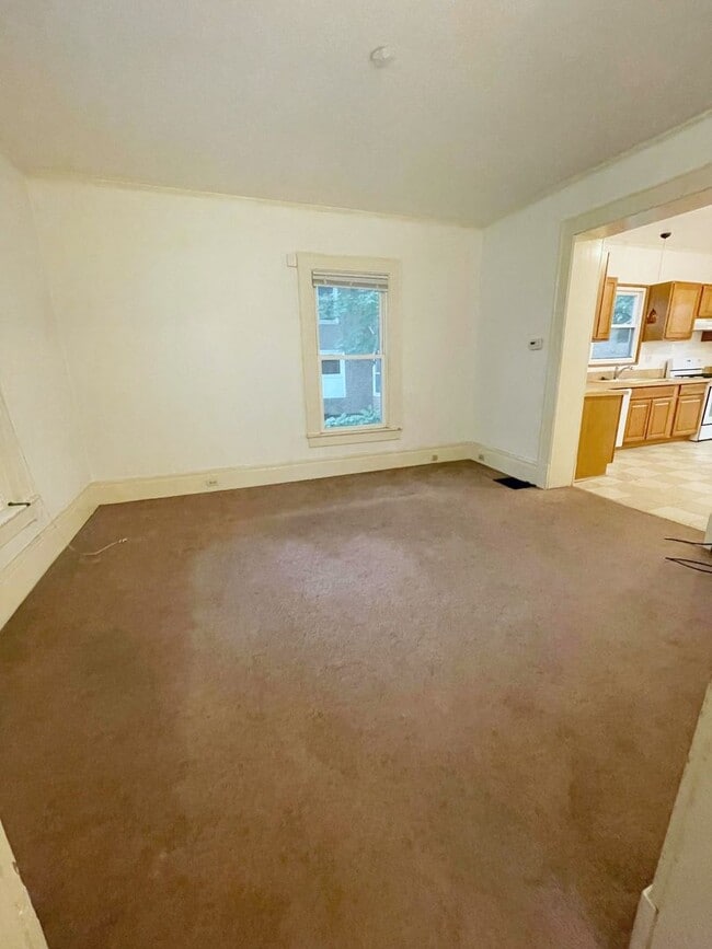 Building Photo - 7 Bedroom Close to Ross, Yost, and UM campus!