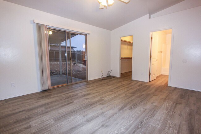 Building Photo - 4531 N Spring Dr