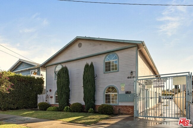 Building Photo - 6616 Sylmar Ave