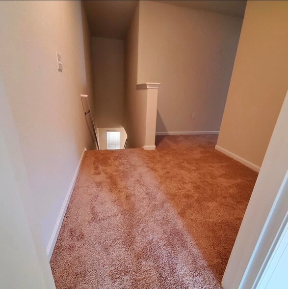 Building Photo - Room in House on Creedmore Hills Dr