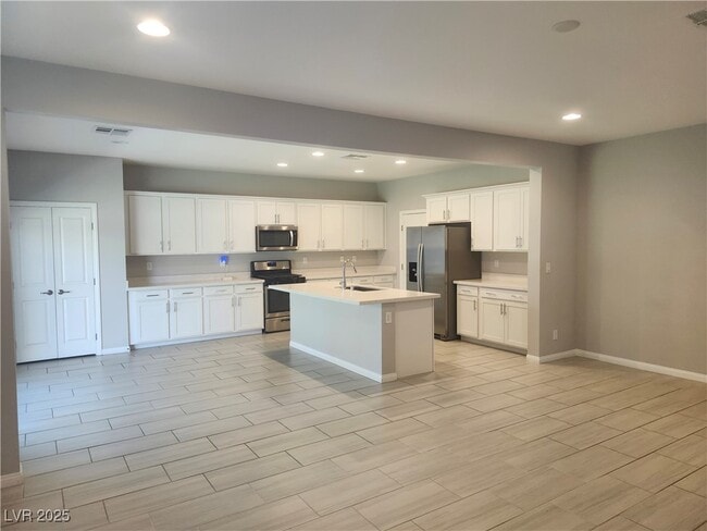 Building Photo - 9897 W Oleta Ave