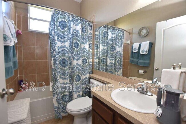 Building Photo - 7061 Heatherbrook Dr