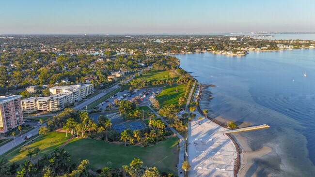 Building Photo - 1234 Beach Dr NE