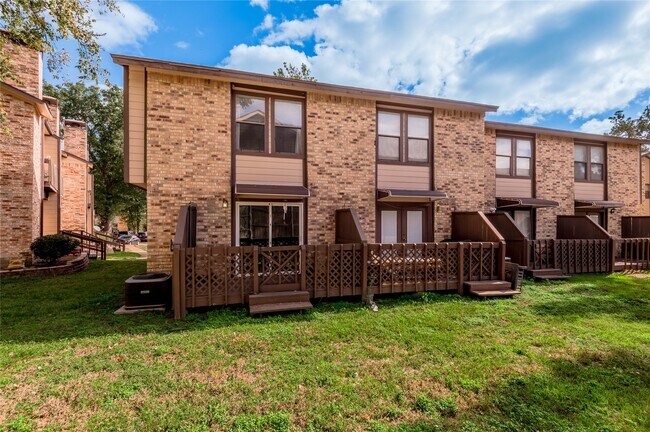 Building Photo - 2521 Crosstimbers Dr