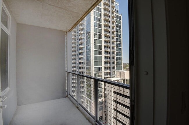 Building Photo - 54 Rainey St