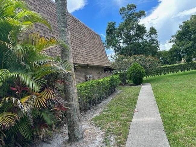 Building Photo - 5584 NW 59th Pl