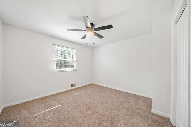 Building Photo - 801 N Evelyn Pl NW