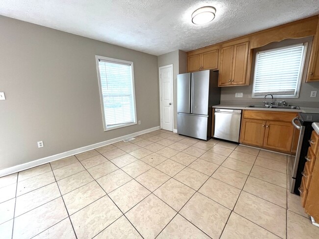 Building Photo - Everything You've Been Dreaming of is Here! Lease Today!!