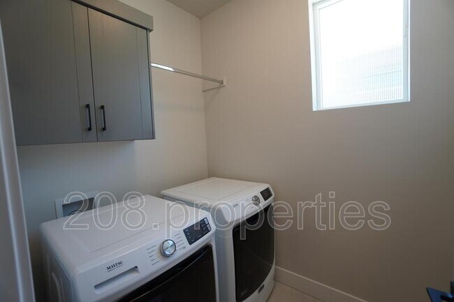 Building Photo - 3045 S Honeycomb Way