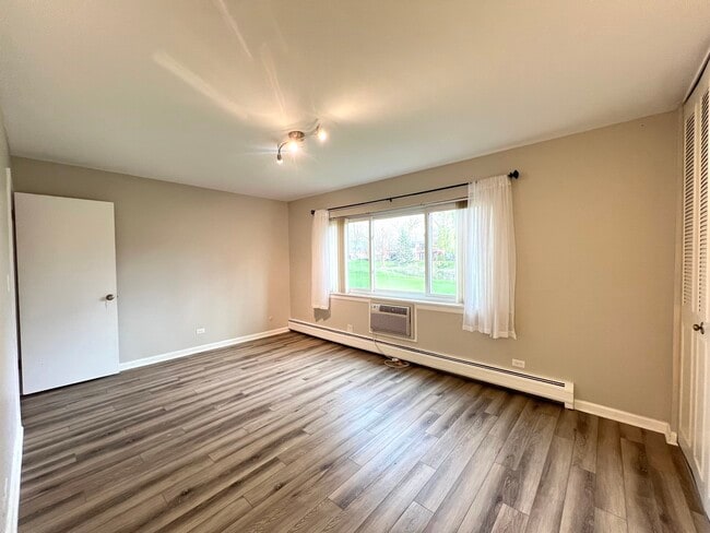 Building Photo - 703 Falcon Dr