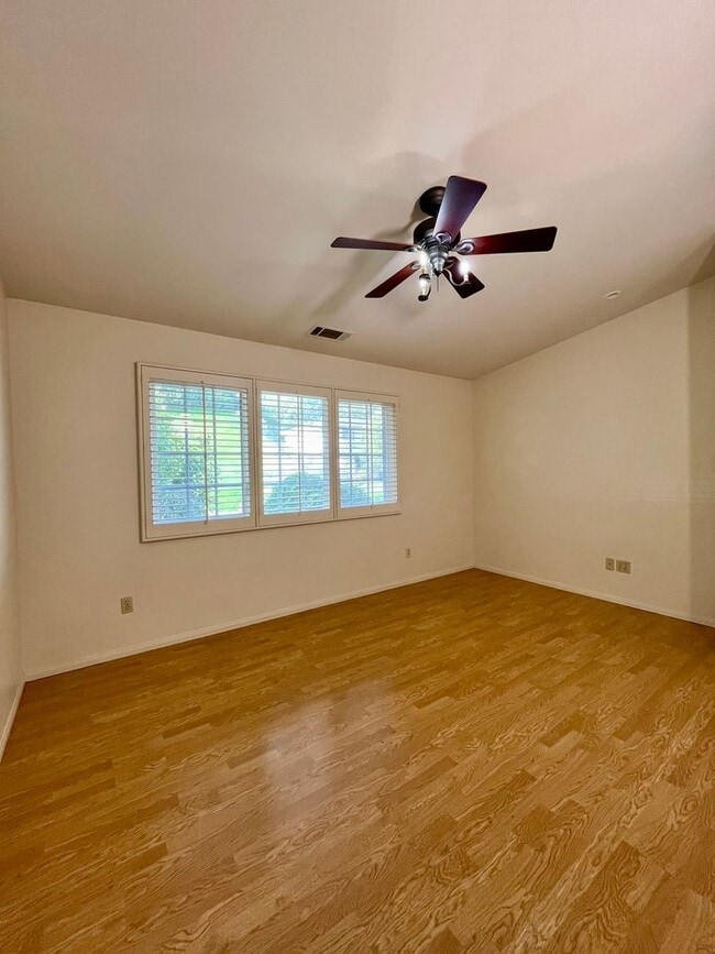 Building Photo - 153 Las Flores Dr