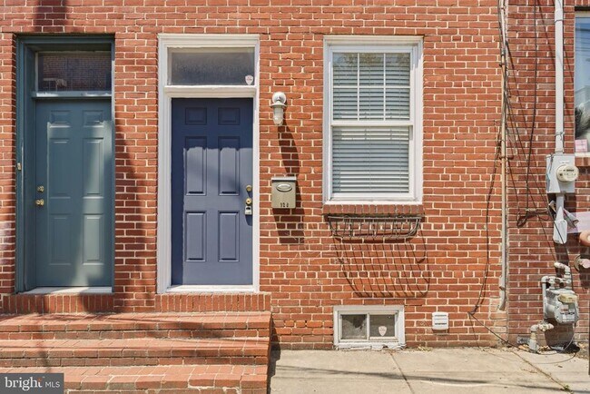 Building Photo - 928 N Bambrey St