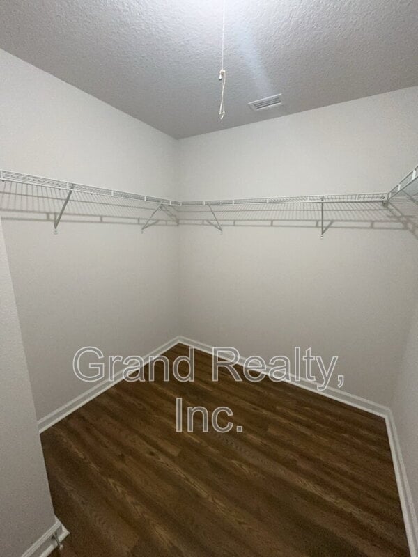 Building Photo - 5583 Guinevere Ln