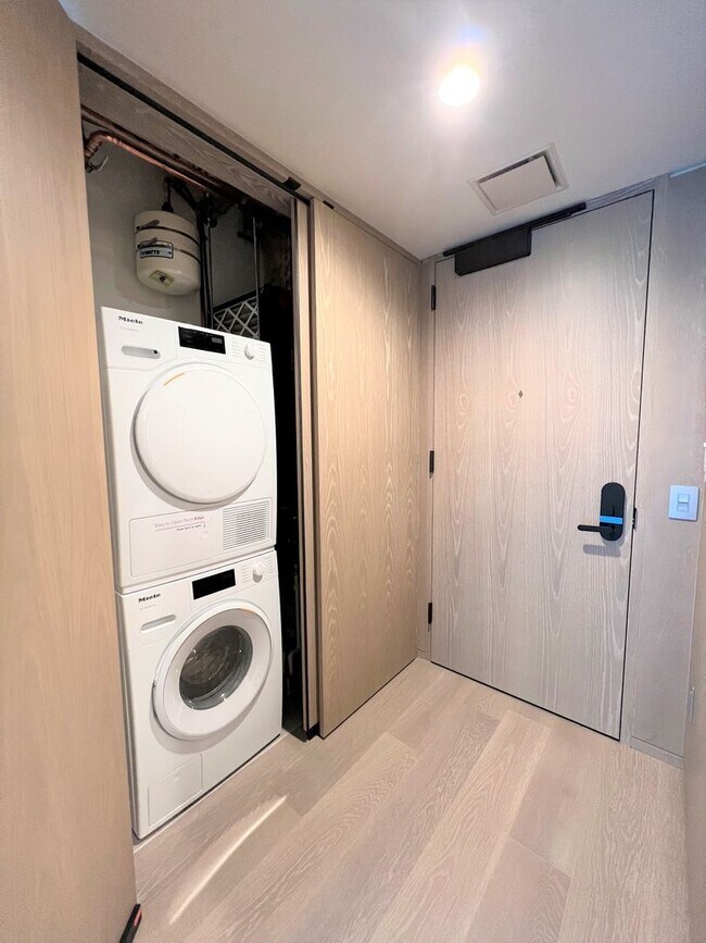 Building Photo - Koula - Luxurious studio in Kakaako