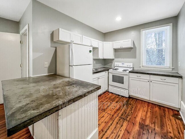 Building Photo - 688 1st Ave