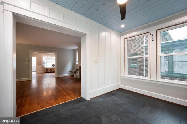 Building Photo - 1406 Lovering Ave
