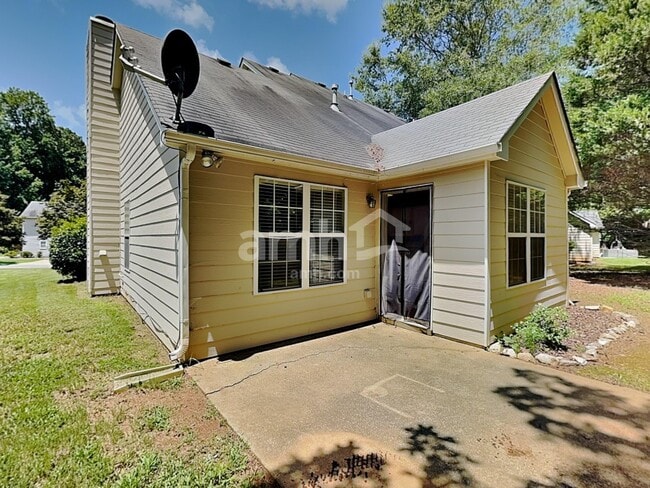 Building Photo - 2656 Lake Park Bnd