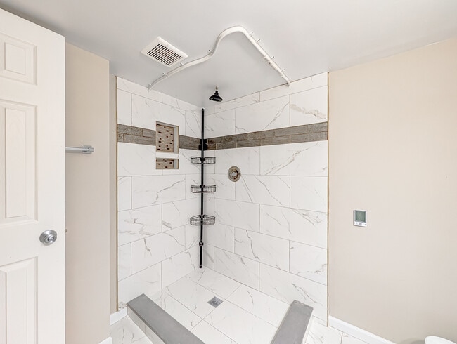 Building Photo - 8616 Hickory Ave