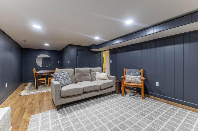 Building Photo - 3312 Lynnwood Dr