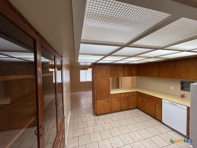 Building Photo - 1814 Crestridge Dr