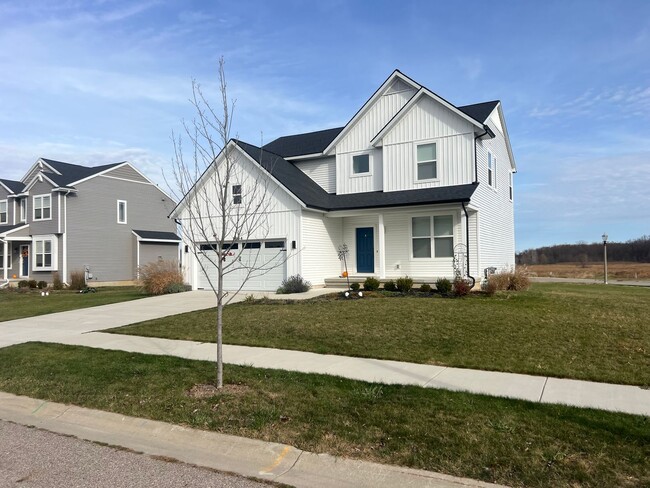 Building Photo - 1894 Nightingale Dr