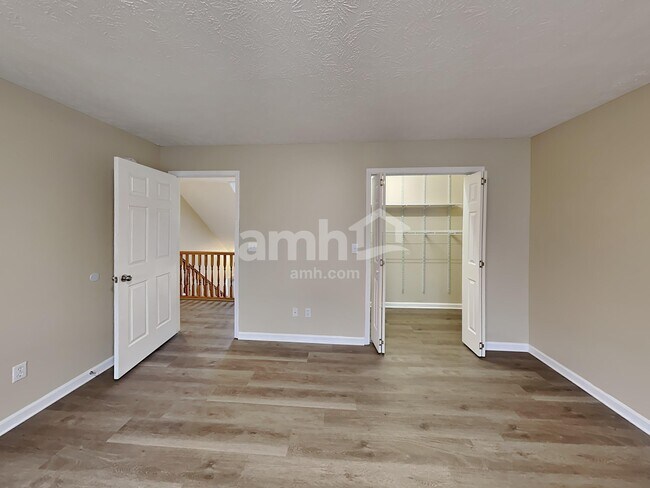 Building Photo - 114 Louise Dr