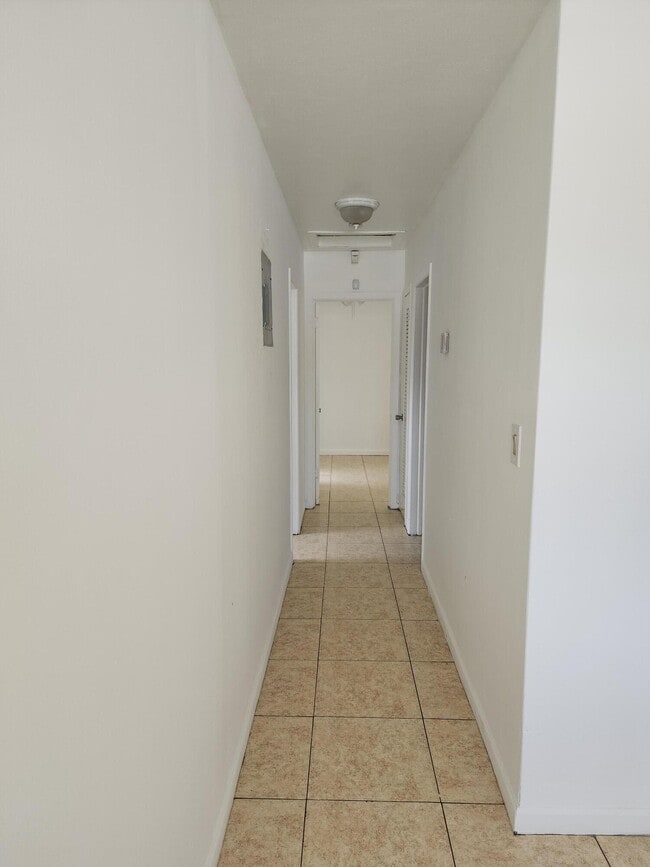 Building Photo - 5999 NW 42nd Ave