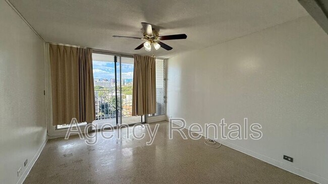 Building Photo - 1125 Young St