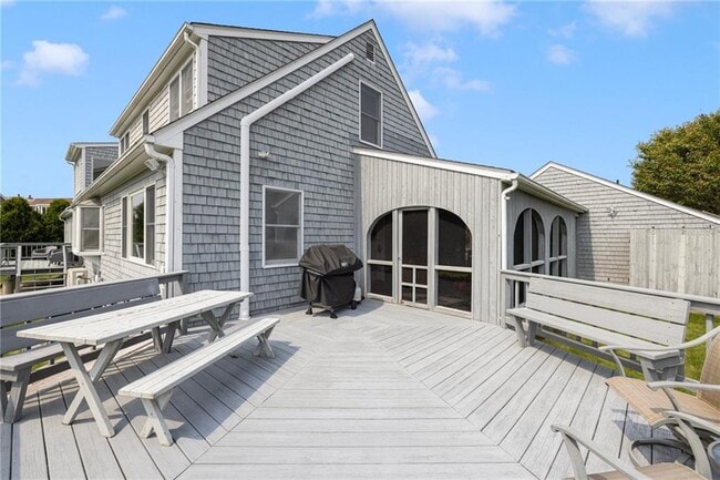 Building Photo - 295B Carpenter Dr
