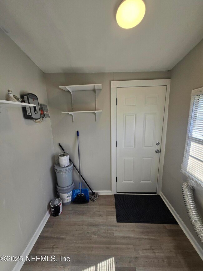 Building Photo - 1129 Melson Ave