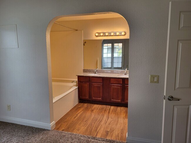 Building Photo - 1412 Bass Dr