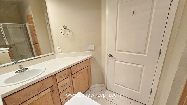 Building Photo - 4315 Issaquah-Pine Lake Rd SE