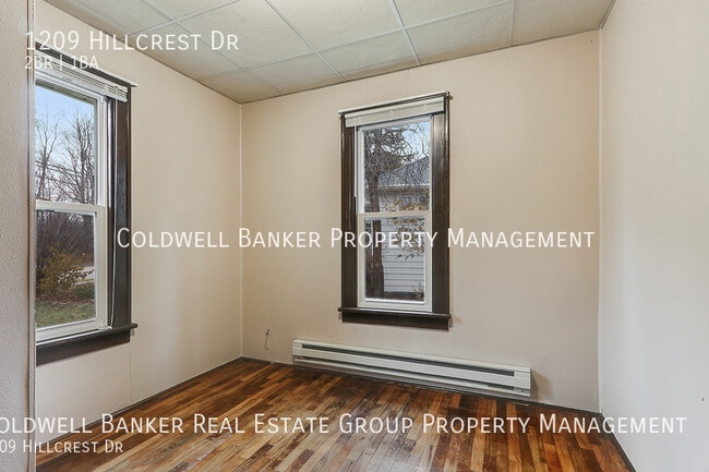 Building Photo - 1209 Hillcrest Dr