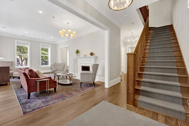 Building Photo - 103 W Chestnut St